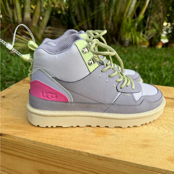 NWOB UGG®Highland High Top Heritage Hiking Boot. MSRP $120 - Picture 6 of 16